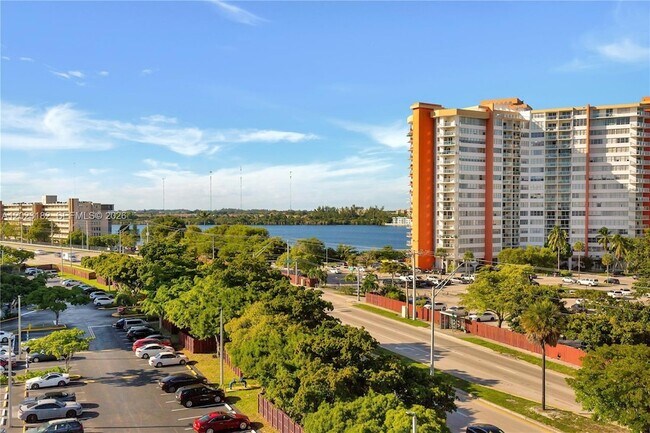 Building Photo - 1300 NE Miami Gardens Dr