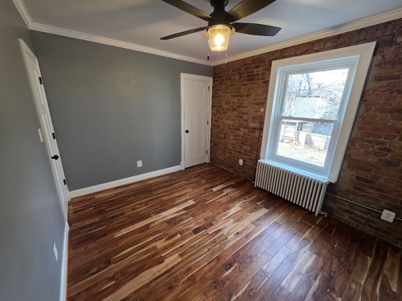 Building Photo - 148 S Swan St