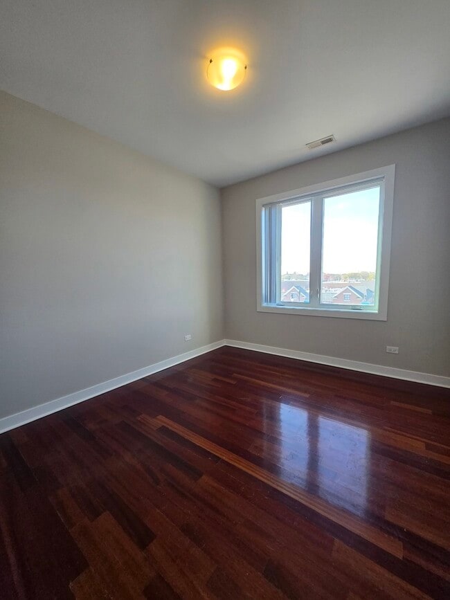 Building Photo - 2358 W School St