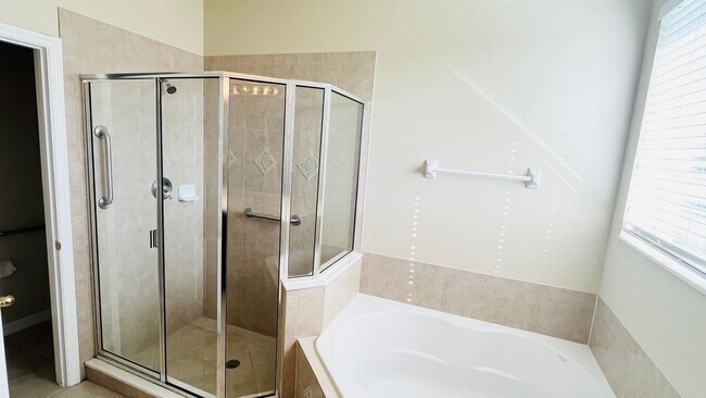 Building Photo - 4 Bed 2 Bath Single Family House For Rent