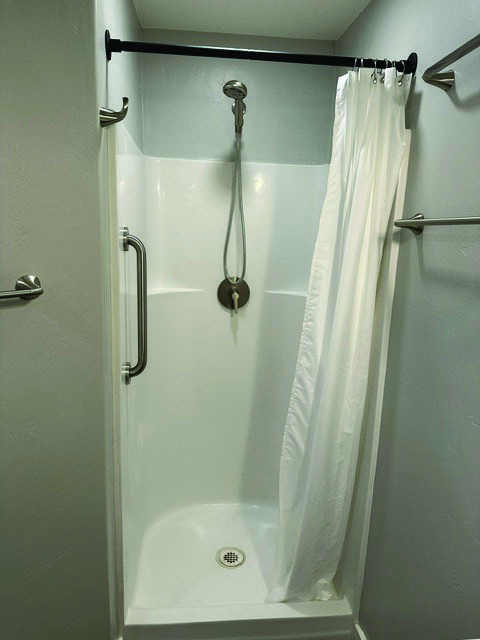 Shower and multiple bath towel racks. - 7079 Engineers Rd