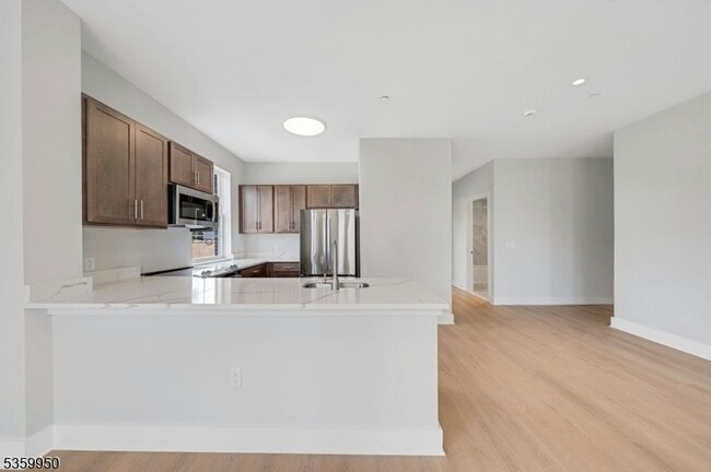 Building Photo - 247 Parker Ave