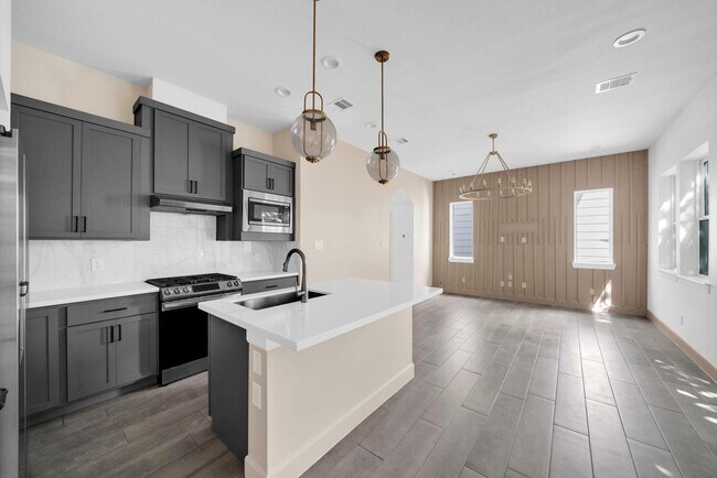 Building Photo - 9551 Neuens Rd