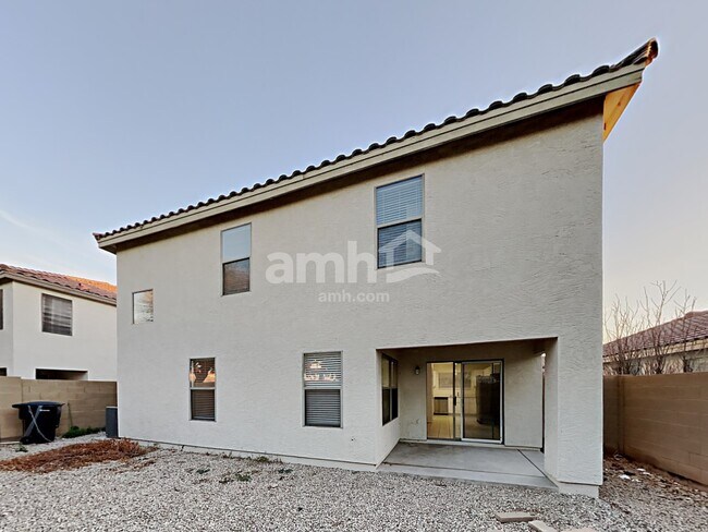 Building Photo - 2862 E Augusta Ave