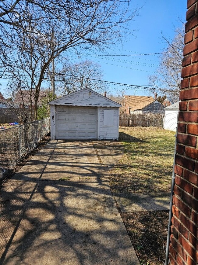 Building Photo - 12505 Laing St