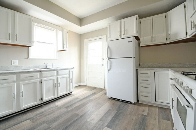 Building Photo - 715 N 33rd St