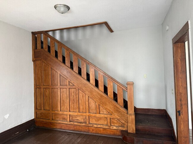 Building Photo - Rush St Townhouse