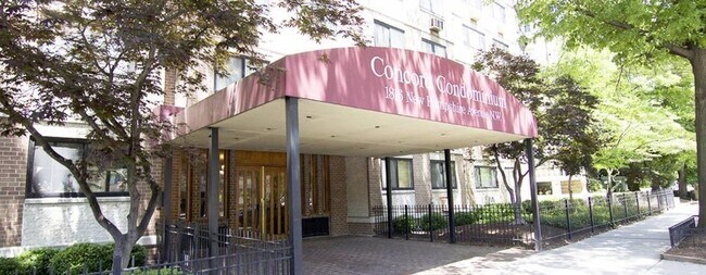 Building Photo - Spacious One Bedroom Condo In the Heart of Dupont - 17th/New Hampshire.