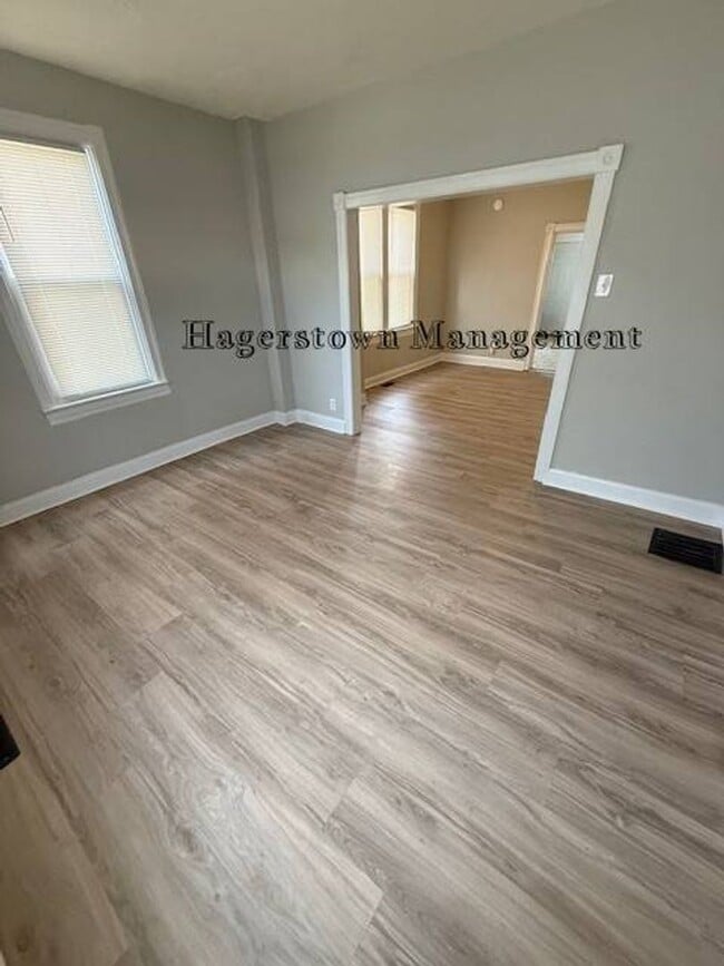 Building Photo - Duplex - South End