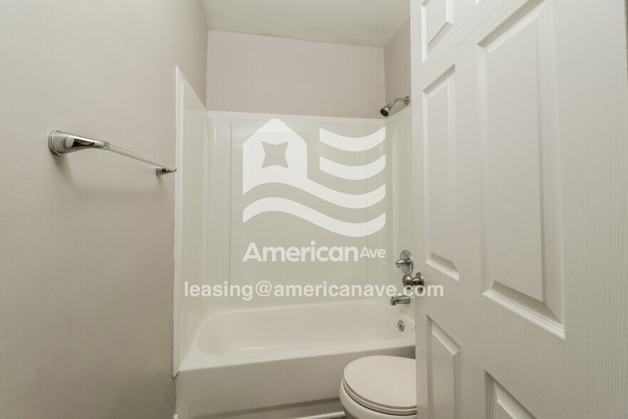 Building Photo - 521 Dale Ave