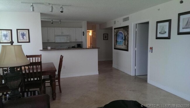 Building Photo - 3606 S Ocean Blvd