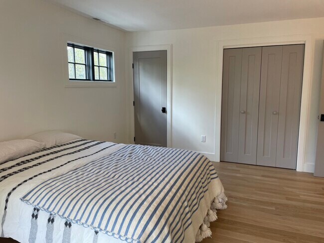 master bed with walk-in closet - 39 Cottage Ln