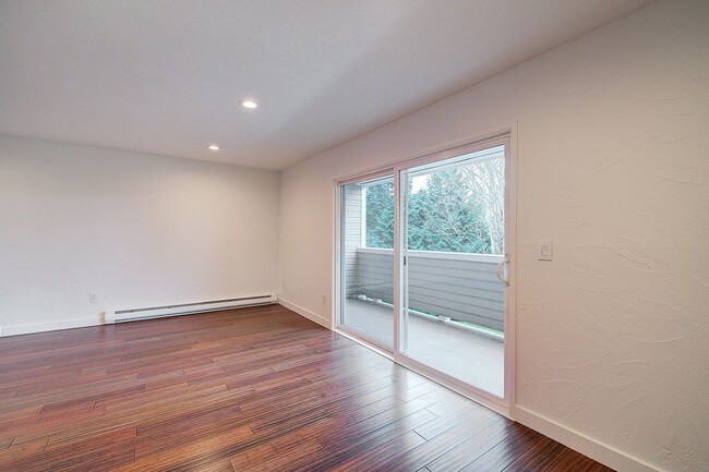 Building Photo - 2bd/1ba Kirkland Condo