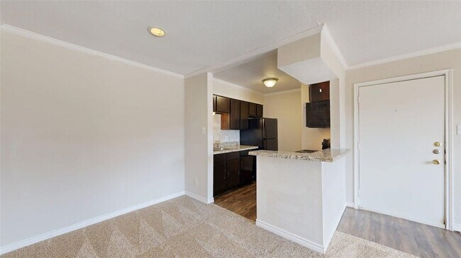 Building Photo - 904 University Oaks Blvd