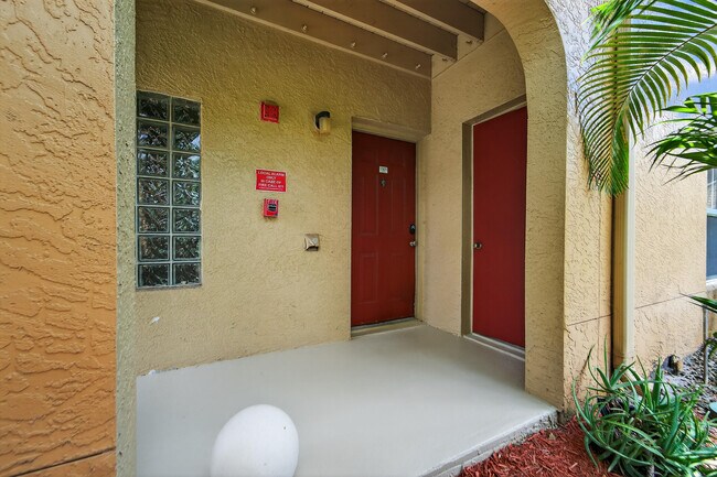 Building Photo - 4807 Via Palm Lakes Via