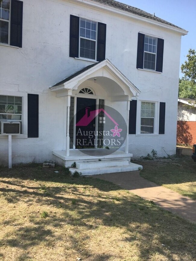 Building Photo - One Bedroom Near ACU!