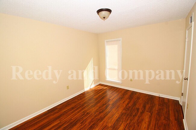 Building Photo - 3340 Morningview Dr