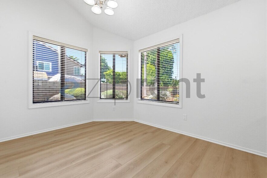 Building Photo - 6863 De Grazia Rd