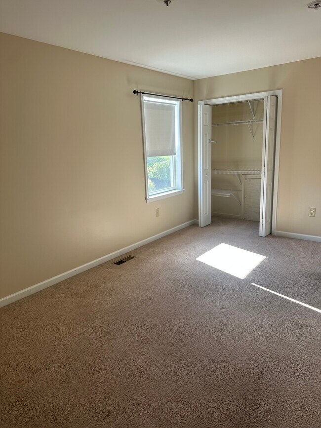 Building Photo - 30 Millbrook Court