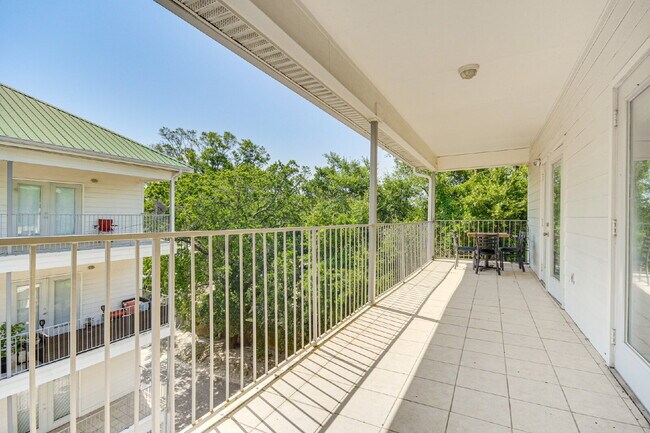 Building Photo - Great Biloxi 2/2 close to the beach!