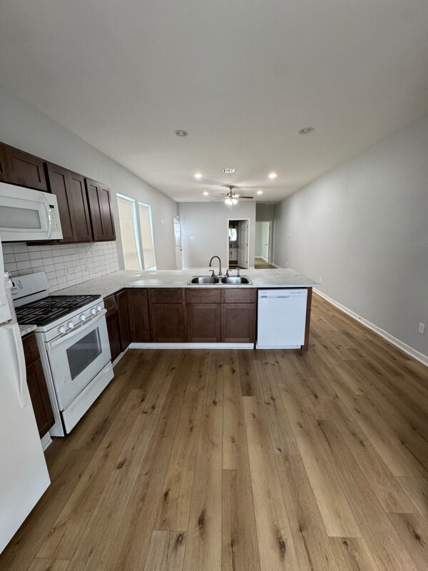 Building Photo - 3703 Derbigny St