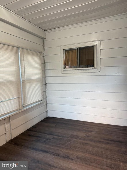 Building Photo - 7250 Radbourne Rd