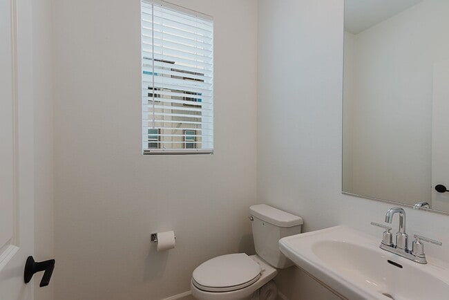 Building Photo - Charming 4 Bedroom 3.5 Bath in Carmel Mountain Ranch