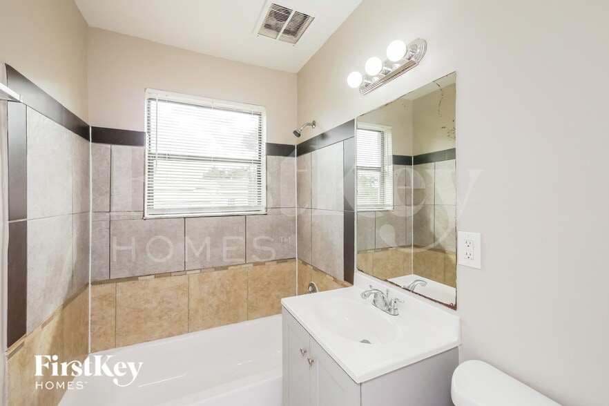 Building Photo - 2830 Johnson St