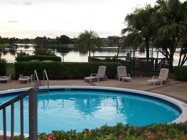 Building Photo - 1760 Shoreside Cir