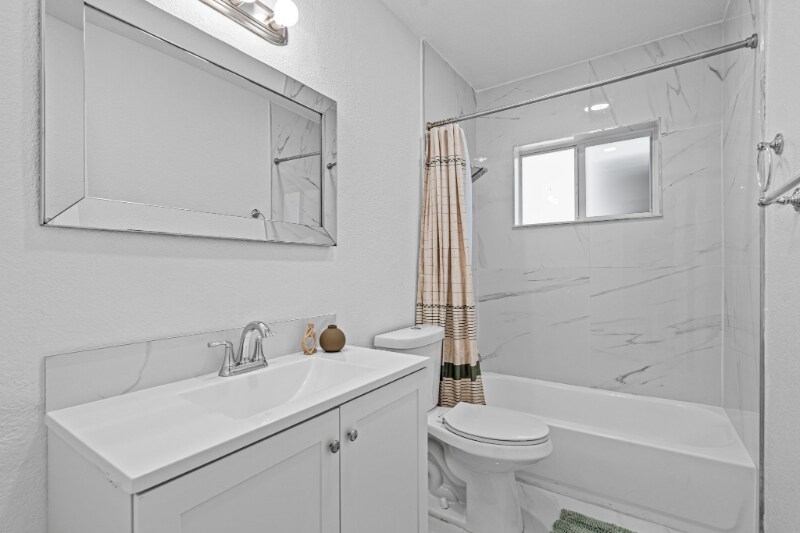 Building Photo - 3220 NW 4th Ct