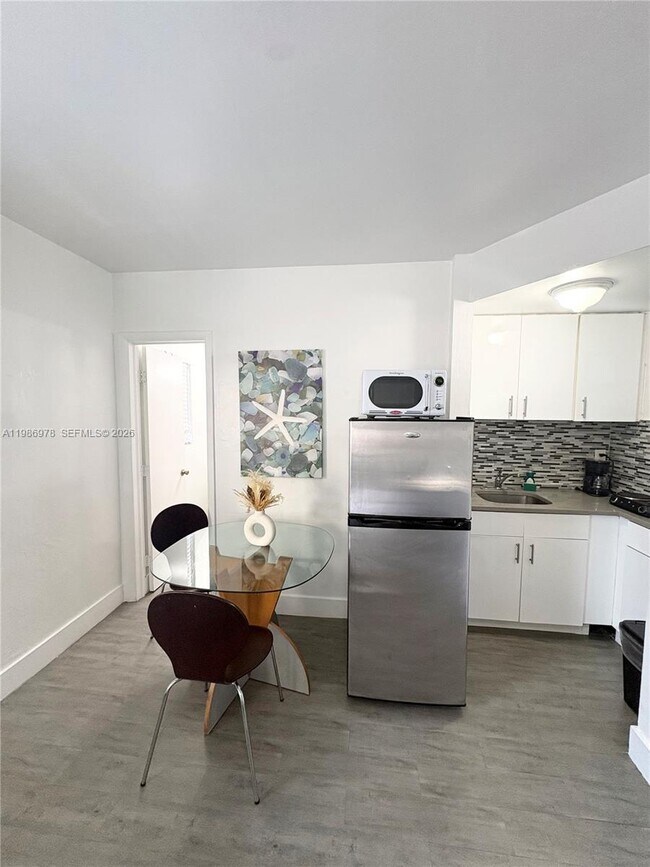 Building Photo - 1843 Dewey St