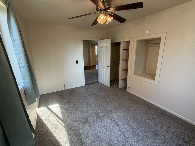 Building Photo - 1221 SW I St