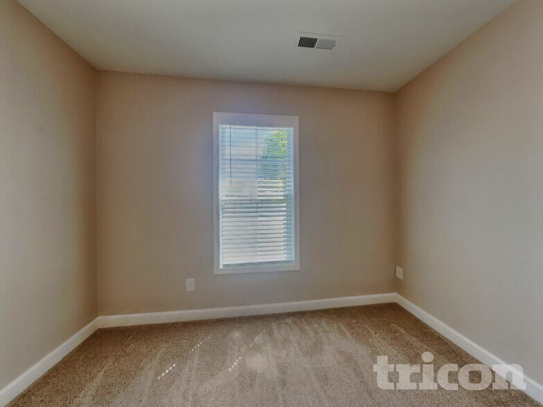 Building Photo - 1655 Crestlawn Tl