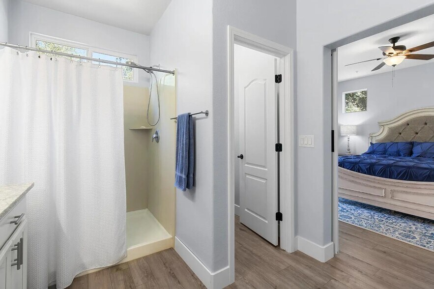 Building Photo - 325 Indian Runner Ct