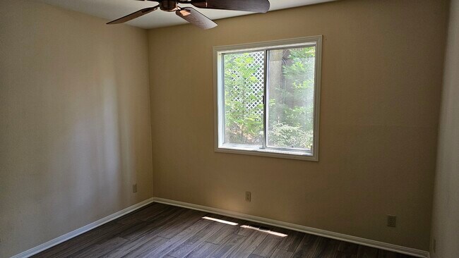 Building Photo - 527 Sutter Ln