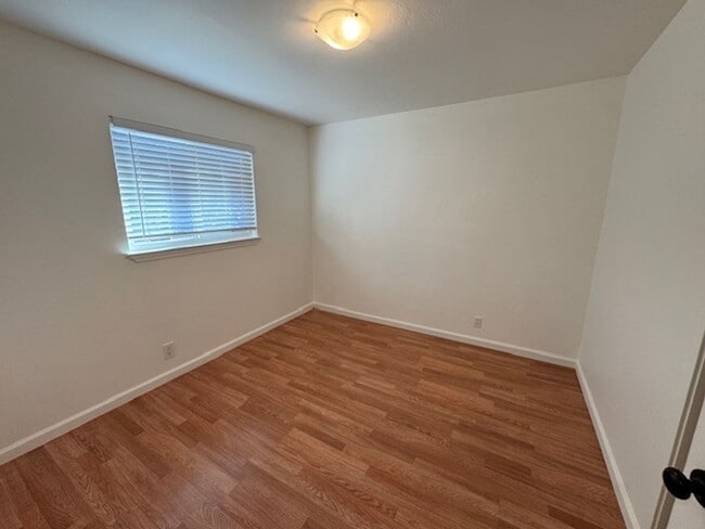 Building Photo - 1211 Mayette Ave