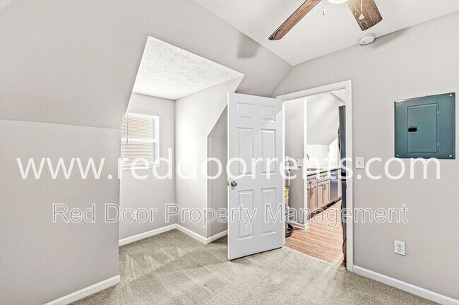 Building Photo - 2345 N Kenwood Ave