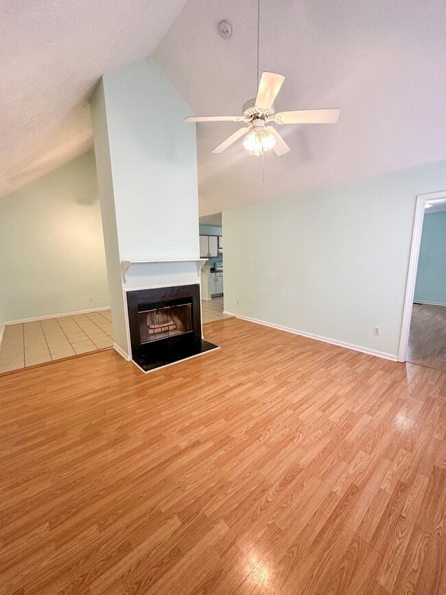 Building Photo - 3 bedroom 2 bath home located in mid -Wilmington area