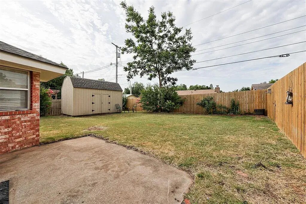 Building Photo - 216 Klondike Dr