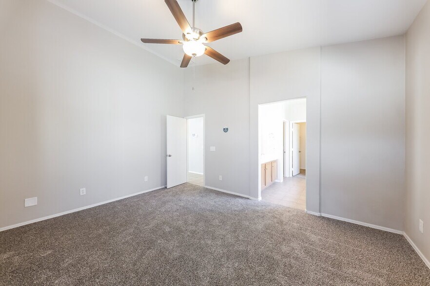 Building Photo - 13426 W Crocus Dr