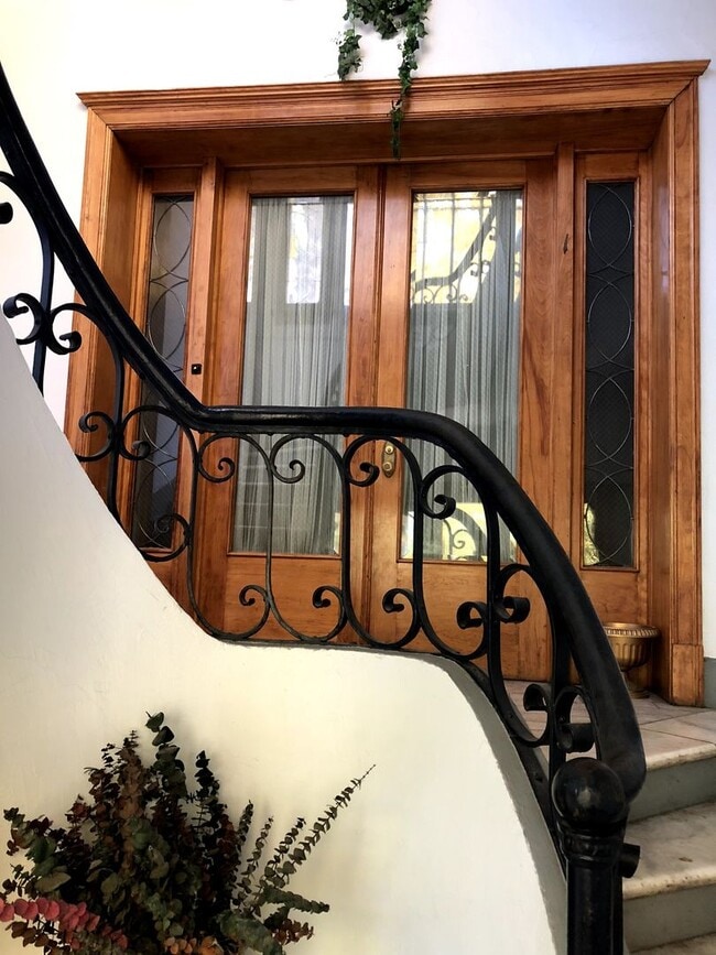 Building Photo - Saint James Ct