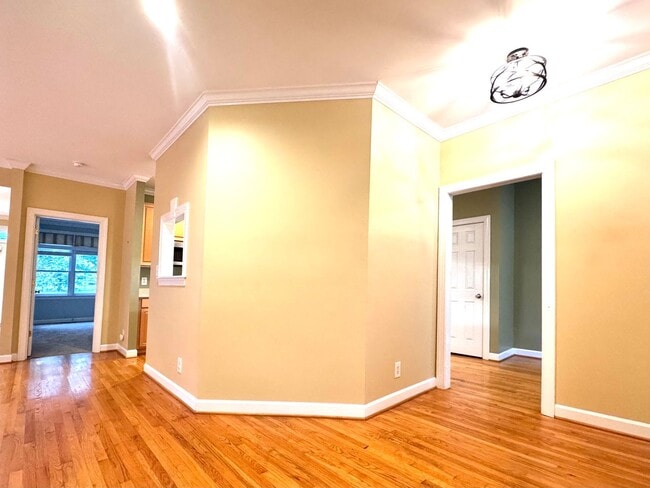 Building Photo - Gorgeous One Level Home in Chapel Hill