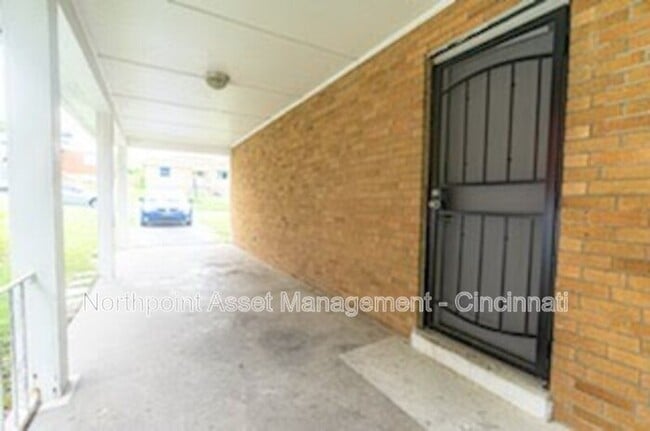 Building Photo - 2BR SFR • Stainless Kitchen • Westwood