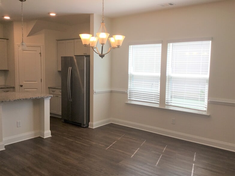 Building Photo - 324 Crabapple Cir