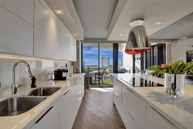 Building Photo - 3610 Yacht Club Dr