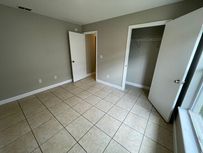 Building Photo - NEWLY RENOVATED 3/2 Duplex near Sleepy Hollow Sports Complex in Leesburg