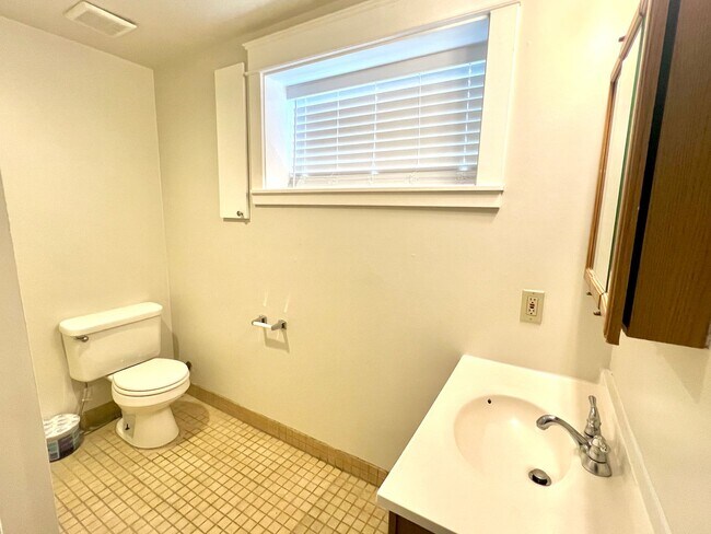 Building Photo - Reed Neighborhood Beautifully Renovated 3-...