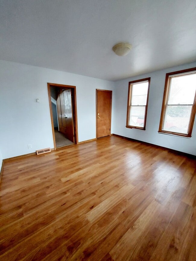 Building Photo - 1129 St George St