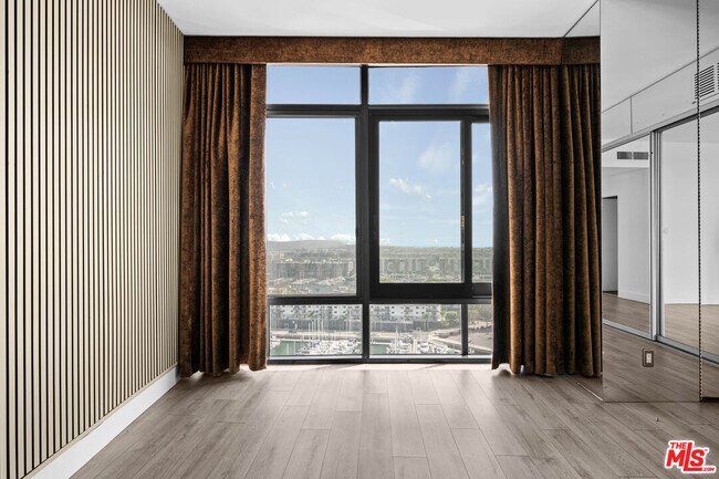 Building Photo - 4267 Marina City Dr