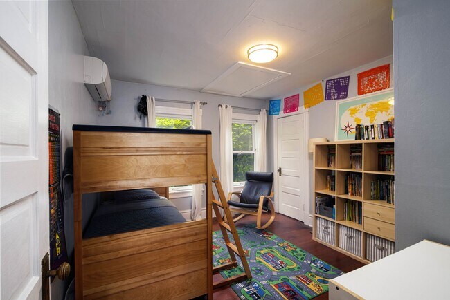 Building Photo - R0441